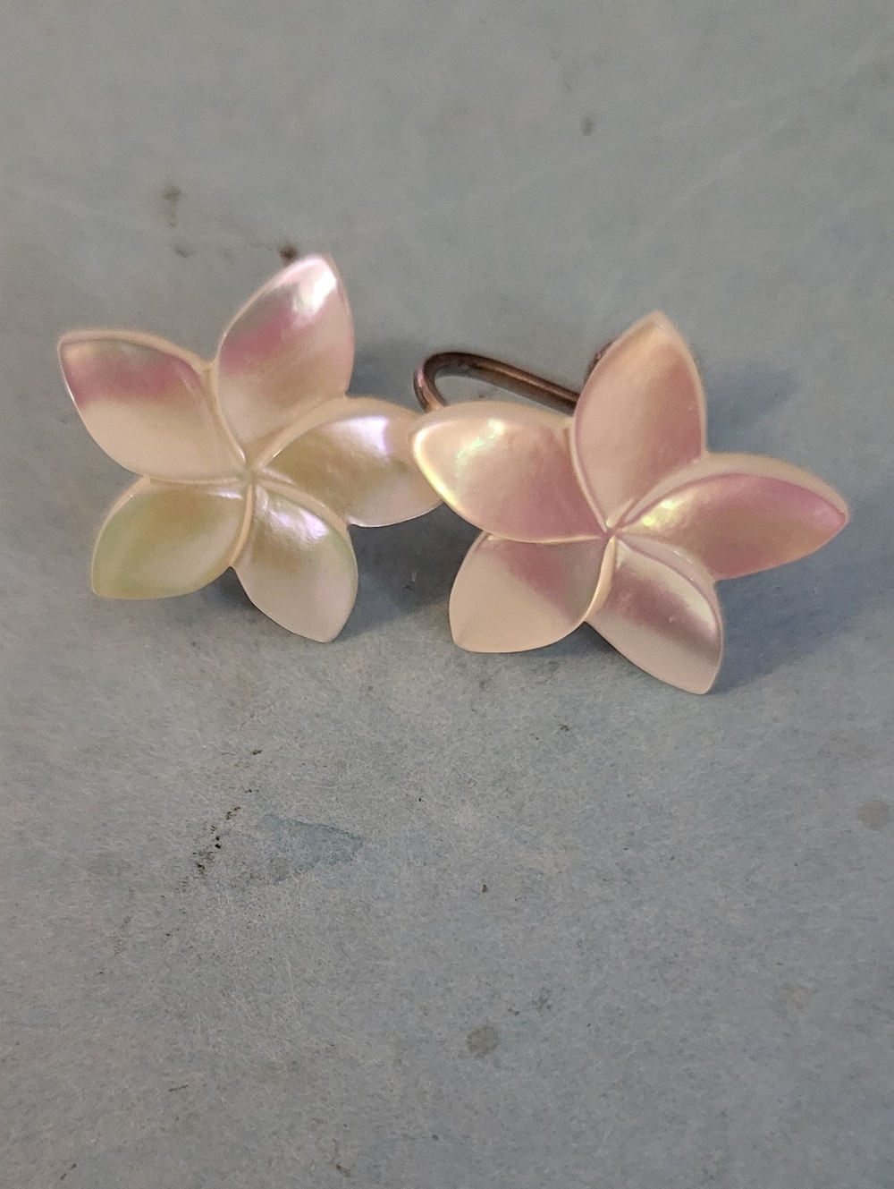 Vintage Iridescent Mother of Pearl Flower Clip-On Earrings #1184-1000